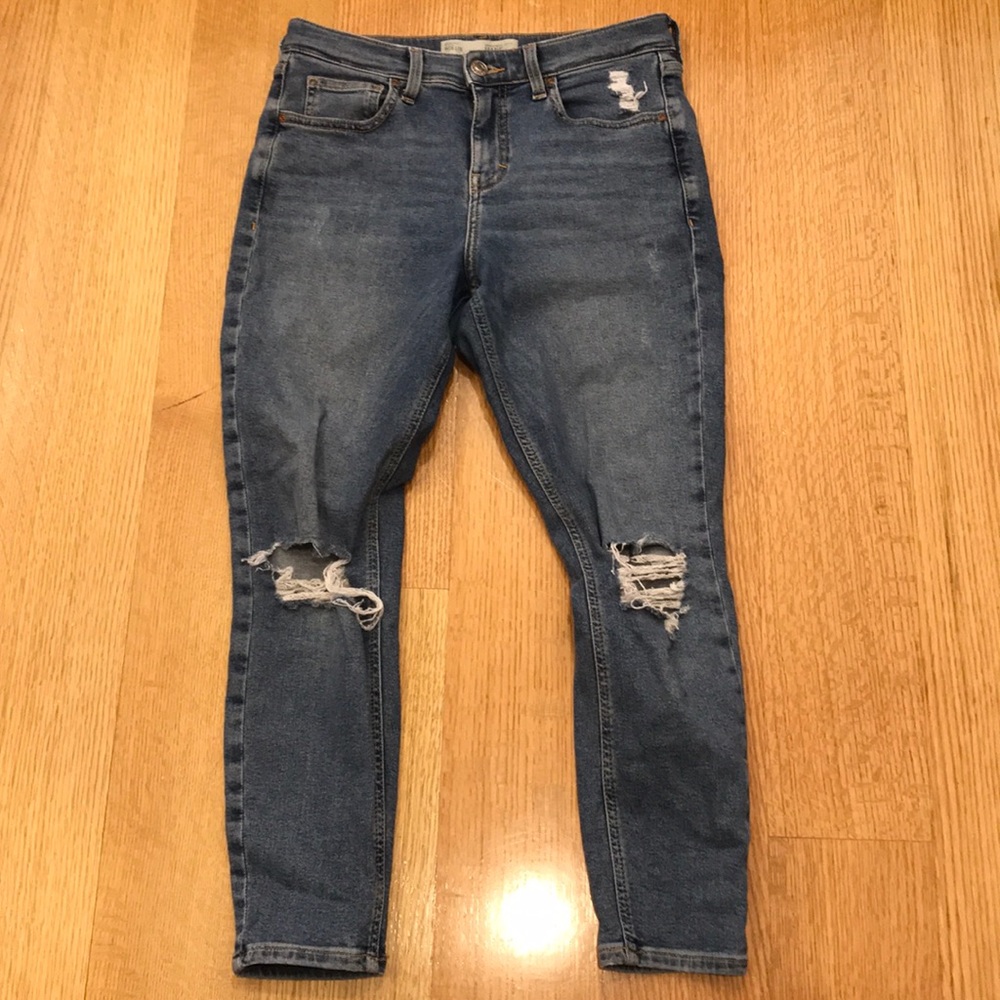 TOPSHOP JAMIE JEANS w/ knee rip